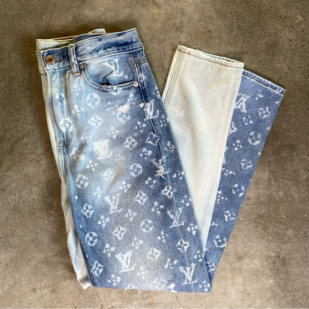 American eagle hand painted Louis V split bleach dye mom jeans